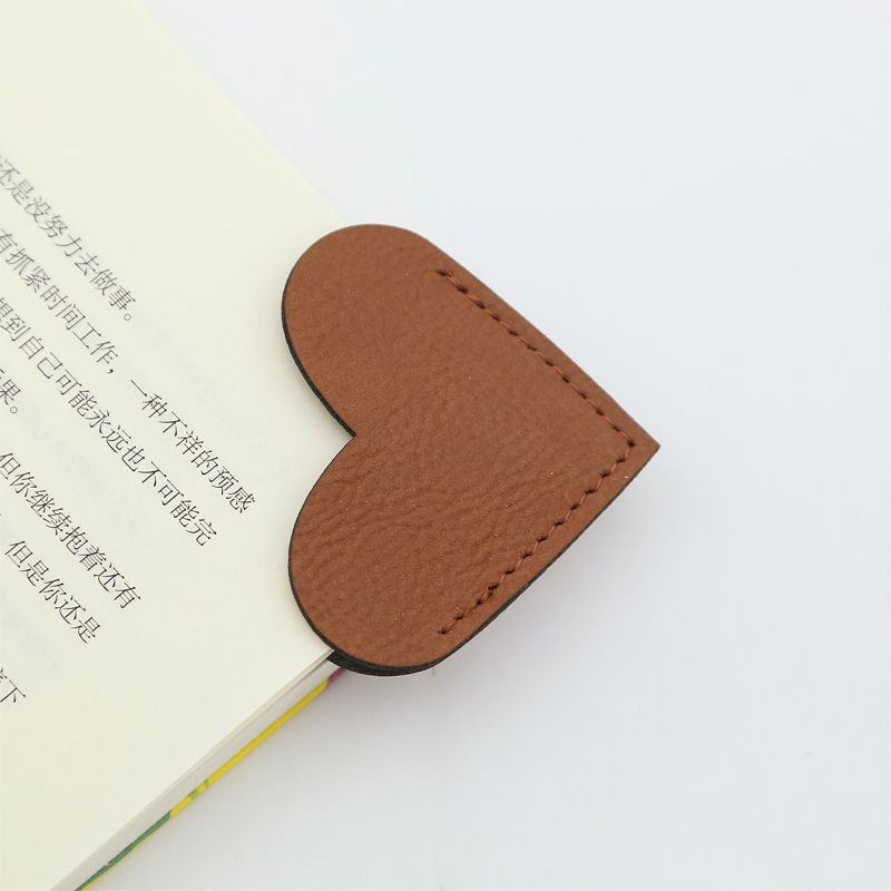 ที่คั่นหนังสือรูปหัวใจหนังเทียม Laserable