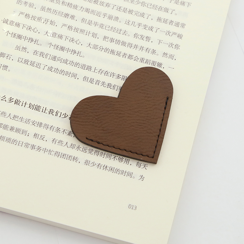 ที่คั่นหนังสือรูปหัวใจหนังเทียม Laserable