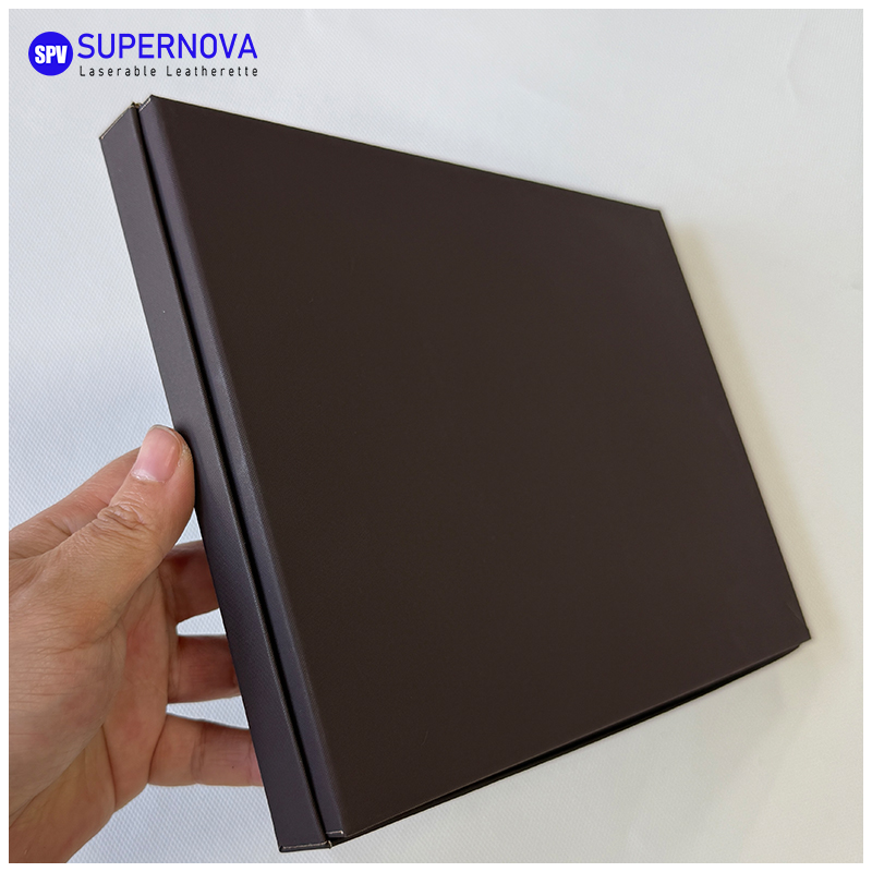 กล่องของขวัญกระดาษคราฟท์สีทองแกะสลักด้วยเลเซอร์