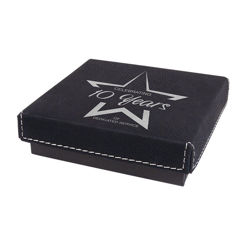 กล่องของขวัญ 7 3/8' x 5 3/4' พร้อมฝาปิดหนังเทียมแบบเลเซอร์ได้