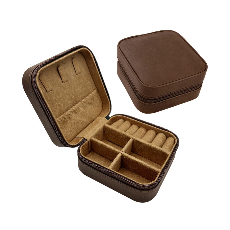 กล่องใส่เครื่องประดับหนังเทียมสำหรับเดินทางแบบ Laserable ขนาด 4 × 4 พร้อมซับในสีแทน