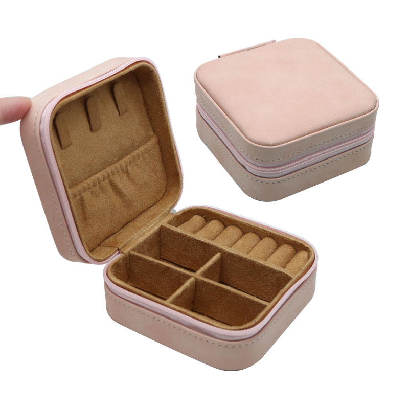กล่องใส่เครื่องประดับหนังเทียมสำหรับเดินทางแบบ Laserable ขนาด 4 × 4 พร้อมซับในสีดำ